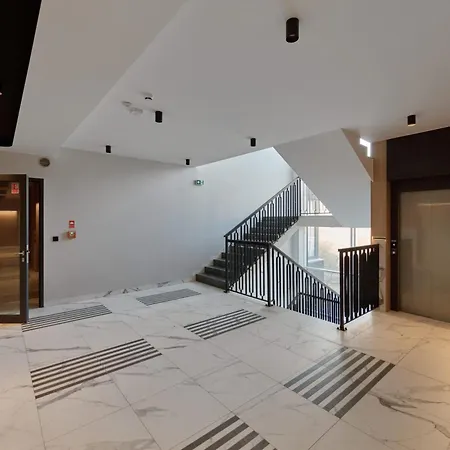 Tasteful With Free Garage And Balcony By Renters * 브로츠와프