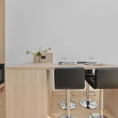 Tasteful With Free Garage And Balcony By Renters ורוצלב