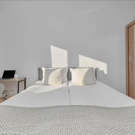 Tasteful With Free Garage And Balcony By Renters 브로츠와프