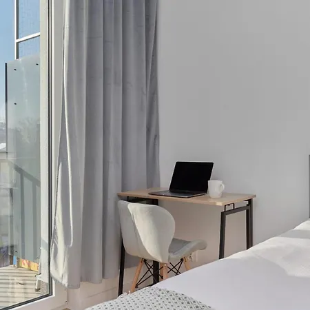 Tasteful With Free Garage And Balcony By Renters דירה
