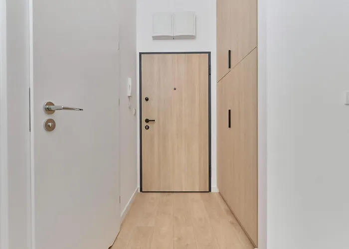 Tasteful With Free Garage And Balcony By Renters