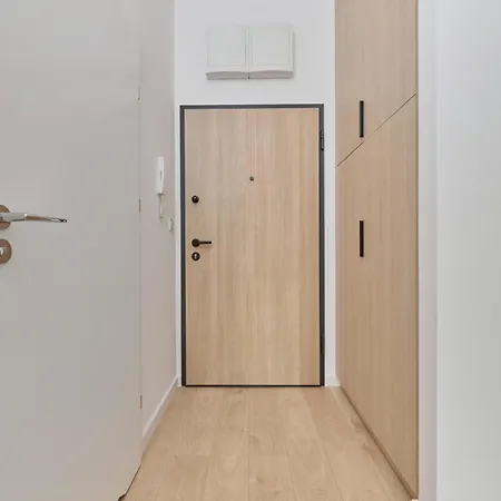 Tasteful With Free Garage And Balcony By Renters