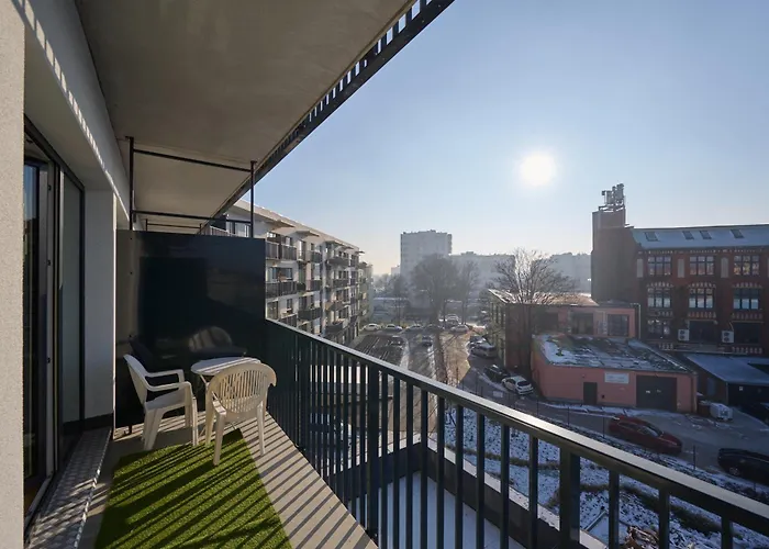 Tasteful With Free Garage And Balcony By Renters Appartamento Breslavia