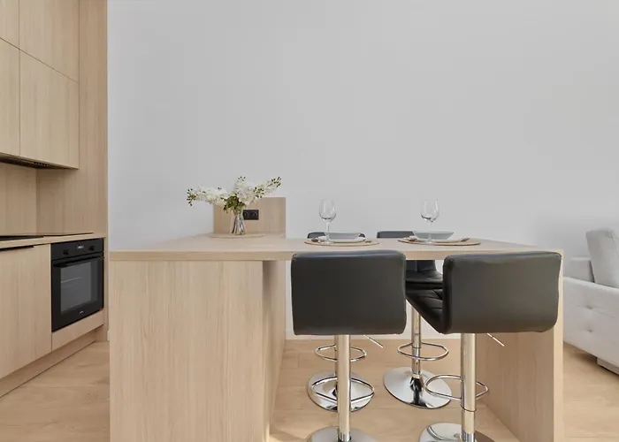 Tasteful With Free Garage And Balcony By Renters فروتسواف